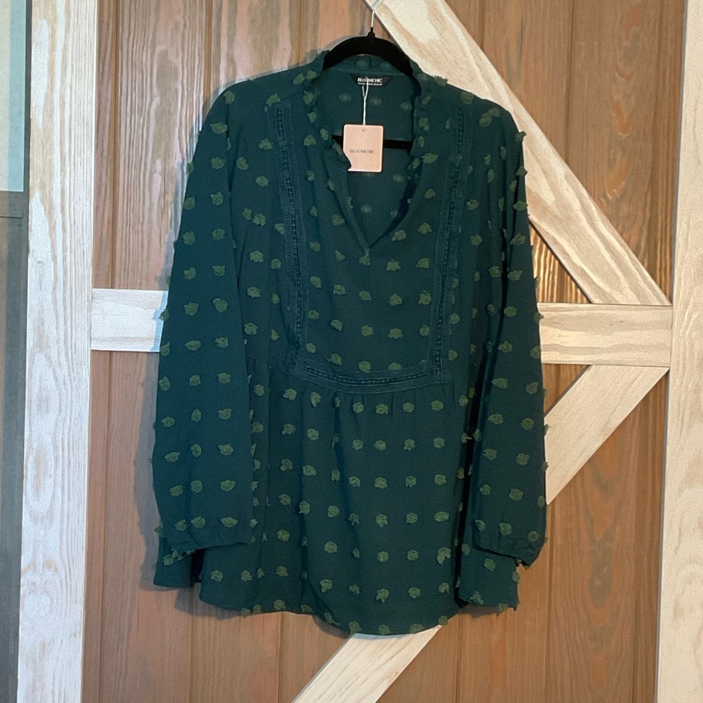 BloomChic Boho Dark Green /Dot Blouse. P2P 23.5” Length 27.5” SIZE 14/16. NWT - Picture 4 of 6